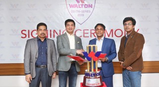 আয়ারল্যান্ডে ত্রিদেশীয় সিরিজে টাইটেল স্পন্সর ওয়ালটন