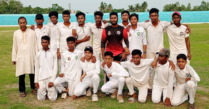 স্কুল ক্রিকেটের ফাইনাল ম্যাচে শেরপুরে ‌‘সুপার ওভার’ উত্তেজনা