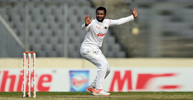 বিশ্ব স্পিনারদের মাঝে সেরা দশে সাকিব