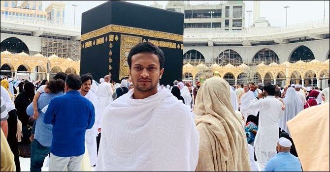 বিপিএলের মাঝেই পবিত্র ওমরা পালনে সৌদি আরবে সাকিব