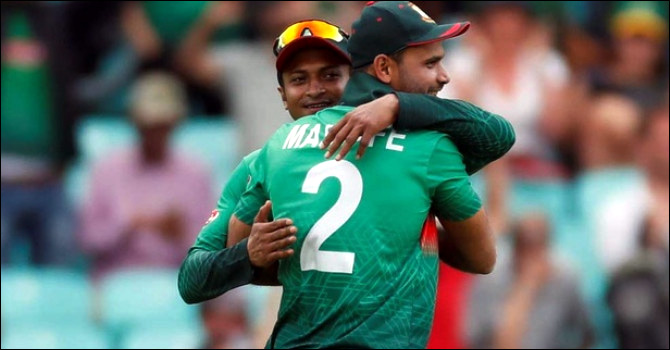 মাশরাফিকে টপকে গেলেন সাকিব