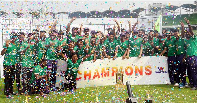 হারের স্বাদ নিয়ে শিরোপা উৎসবে শেখ জামাল