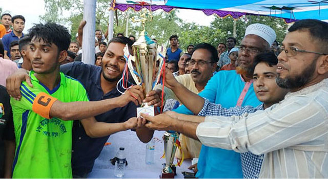 শেরপুরে বঙ্গবন্ধু গোল্ডকাপ ফুটবলে কামারেরচর ইউনিয়ন চ্যাম্পিয়ন