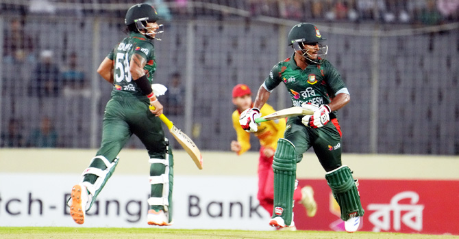 শেষ ৪২ রানে বাংলাদেশের ১০ উইকেটের পতন