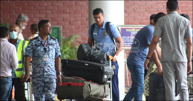 দেশে ফিরে কথা বলেনি বাংলাদেশ ক্রিকেট দলের কেউ