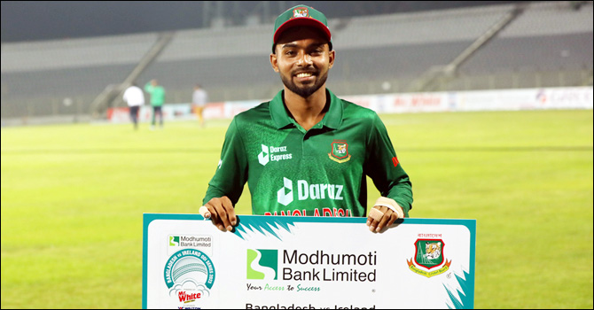 অভিষেকেই ফ্লেমিং-মরগানদের পাশে হৃদয়