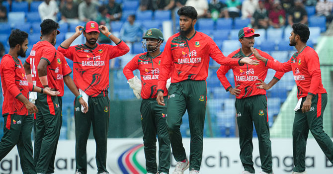 বাংলাদেশের টস হার, একাদশে মোসাদ্দেক, জায়গা পাননি রিশাদ