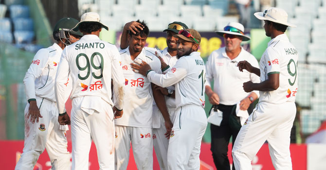 ২২৭ রানে অলআউট জিম্বাবুয়ে