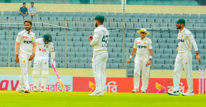 ৪’শ রানের সুবাস দিয়ে লাঞ্চে বাংলাদেশ