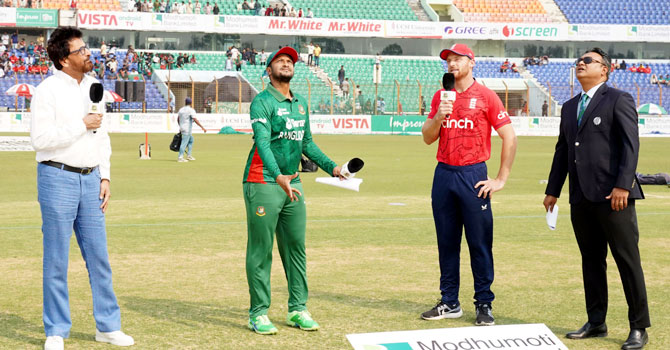 মিরপুরে একাদশে পরিবর্তন নিয়ে ফিল্ডিংয়ে বাংলাদেশ