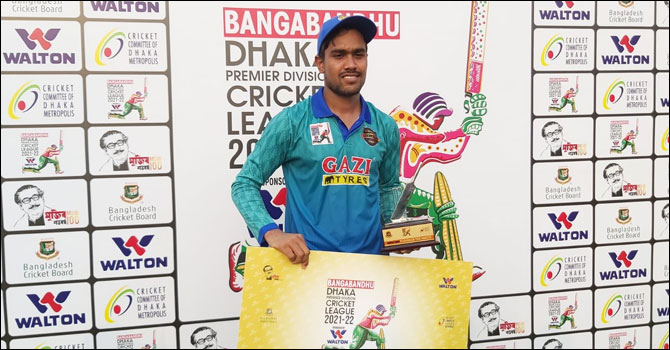 আকবর ঝড়ে উড়ে গেল মোহামেডান