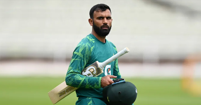 বল টেম্পারিং করে নিষিদ্ধ ফখর জামান