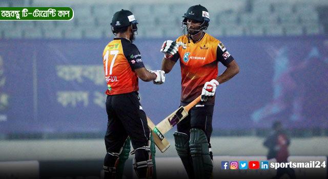 মাশরাফিকে দলে ভেড়ানোর দিনে খুলনার হ্যাটট্রিক জয়