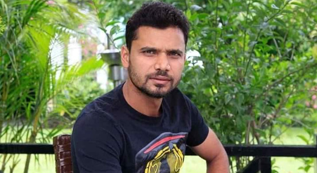 দুই বছরের চুক্তি দুই মাসেই ইতি টানলেন মাশরাফি