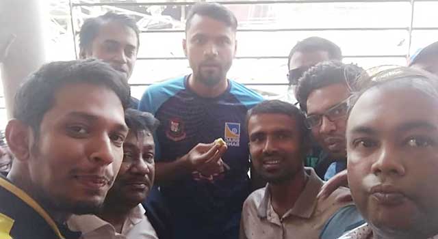 মাঠে ফিরলেন ‘এমপি' মাশরাফি