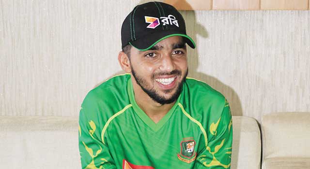 ১১ ধাপ এগিয়েছেন মোমিনুল