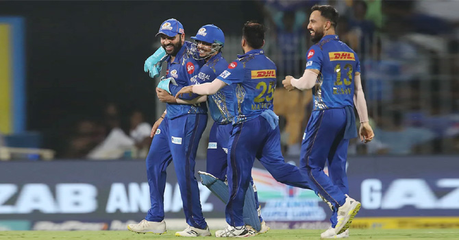 মাধওয়ালের বিধ্বংসী বোলিং, জায়ান্টসকে উড়িয়ে কোয়ালিফায়ারে মুম্বাই