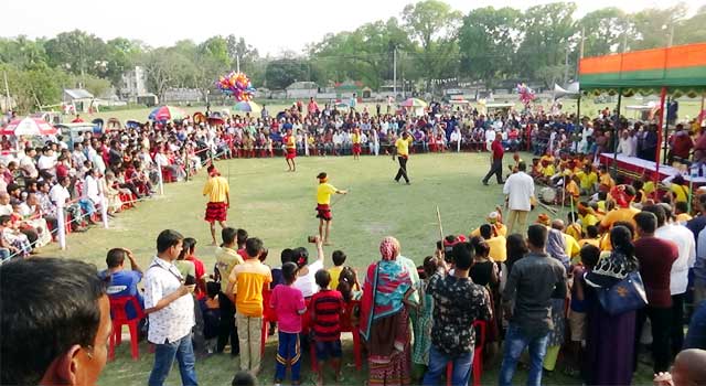 রাজবাড়ীতে ঐতিহ্যবাহী লাঠি খেলা অনুষ্ঠিত