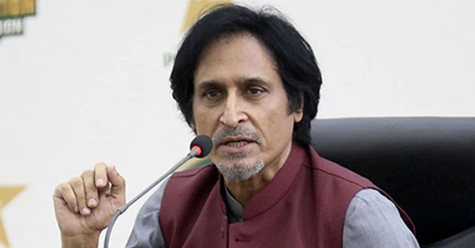 প্রধানমন্ত্রীত্ব নেই ইমরানের, কথা হয় না রমিজ রাজার