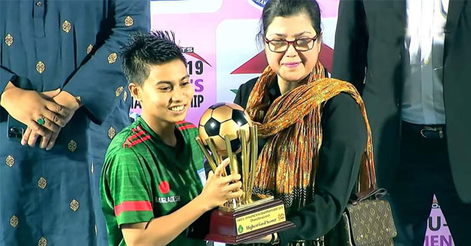 বন্যার্তদের সাহায্য করতে সাফের ট্রফি নিলামে ওঠাতে চান শাহেদা