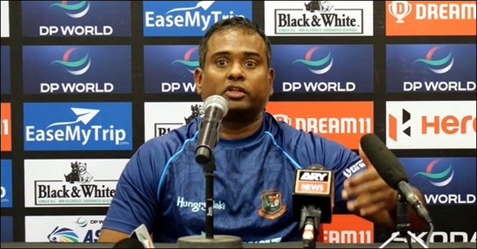 জাতীয় দল নিয়ে আরও পরীক্ষা চালাতে চান শ্রীরাম
