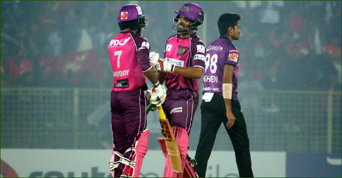 চট্টগ্রামকে হারিয়ে আবারও শীর্ষে ফিরলো মাশরাফির সিলেট