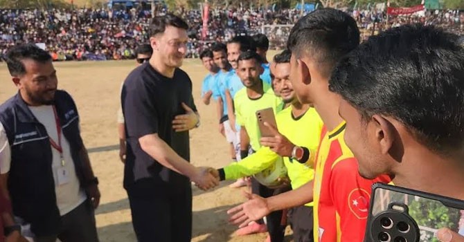 Mesut Ozil joins Iftar with Rohingyas in Cox's Bazar, plays football