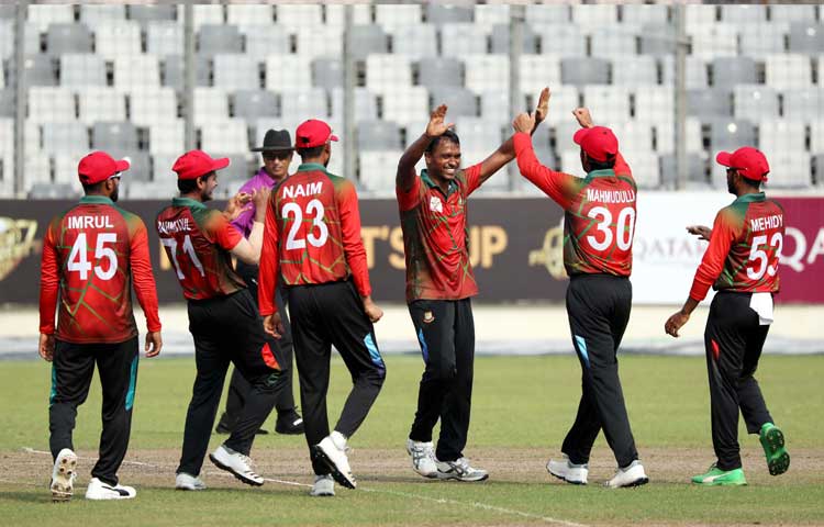 তামিমদের হারানোর ম্যাচে মাহমুদউল্লাহদের উল্লাস