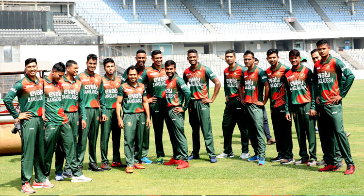 নিউজিল্যান্ড সফরে নতুন জার্সি গায়ে বাংলাদেশ ক্রিকেট দলের সদস্যরা। ছবি : বিসিবি
