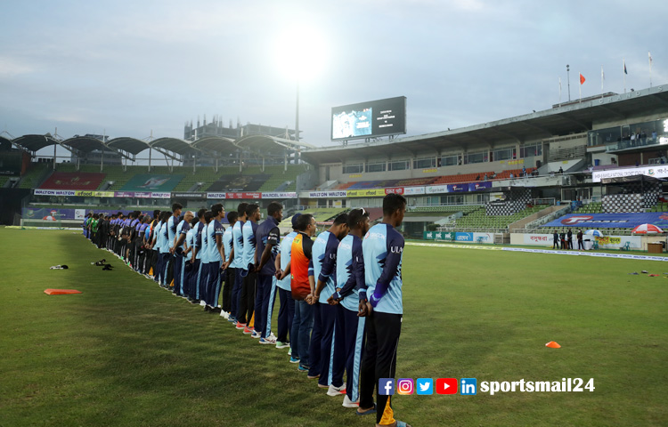 ফুটবল কিংবদন্তির প্রয়াণে এক মিনিট নীরবতা পালন করা হয় বঙ্গবন্ধু টি-টোয়েন্টি কাপে। শের-ই-বাংলা স্টেডিয়ামে সন্ধ্যায় দুই ম্যাচের মাঝে বিরতিতে চার দলের ক্রিকেটার, সাপোর্ট স্টাফ, কর্মকর্তা ও মাঠকর্মীসহ উপস্থিত সবাই ফুটবল জাদুকরকে সম্মান জানান।